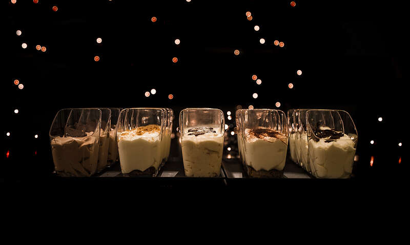 Witte chocolademousse dessertglaasje