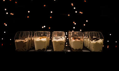 Witte chocolademousse dessertglaasje